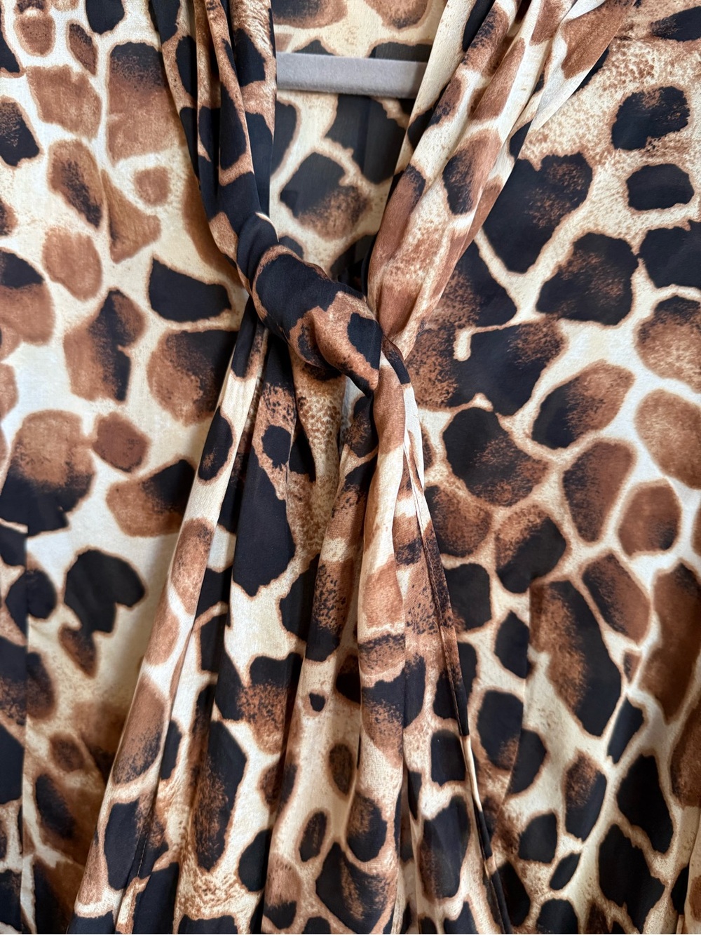 Liz Claiborne 100% Silk Giraffe Animal Print Tie Neck Blouse Brown Black M - Picture 6 of 10